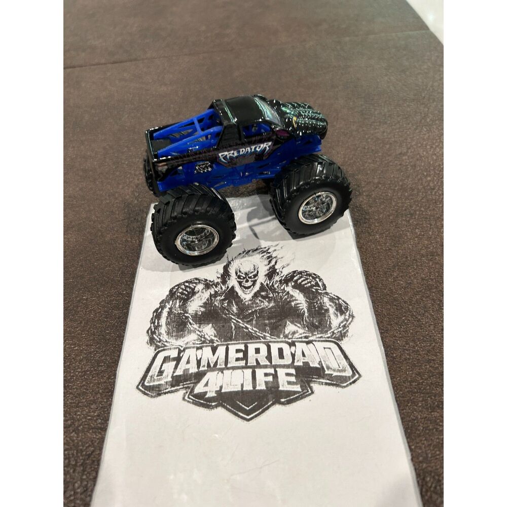 Hot Wheels Predator Monster Jam 1:64 Scale Die Cast